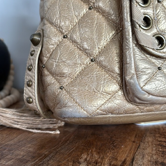 HTF Vintage BETSEY JOHNSON 💛🔐Gold Quilted Leather Padlock Bag - Picture 4 of 16